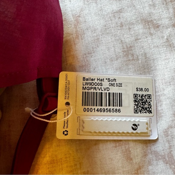 NEW LULULEMON BALLER HAT
Tags attached Never used
Adjustable,one size fits all - Picture 4 of 4